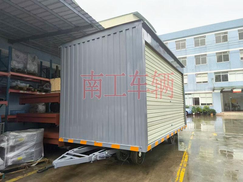 10吨箱式XINGKONGSPORT两侧带卷帘门 牵引雨篷拖车