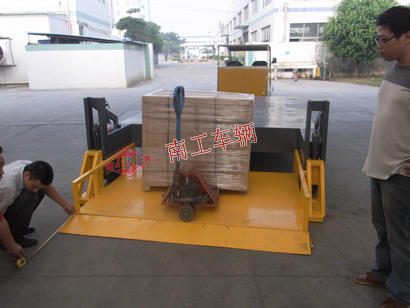 全挂式自带升降多功能平板车,自动装卸XINGKONGSPORT4I.jpg